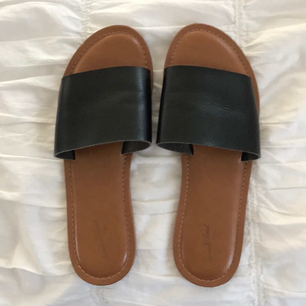 Universal thread sandals